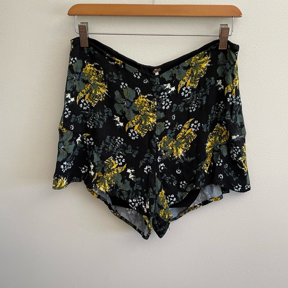 Free People floral printed shorts Size 8
